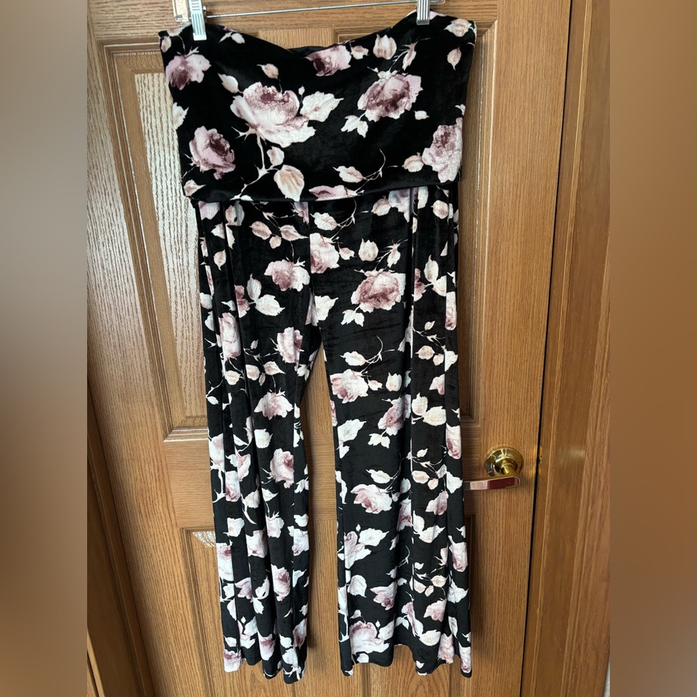 WIDE LEGGED PANTS